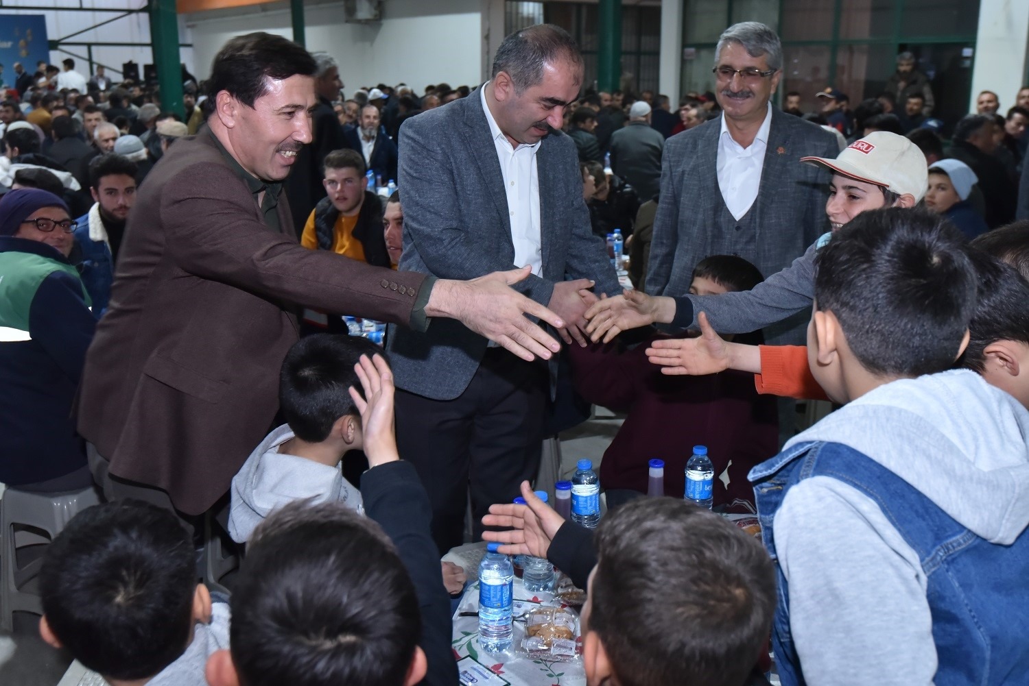 BAŞKAN HASAN KILCA, İFTAR VE TERAVİHTE VATANDAŞLARLA BULUŞTU