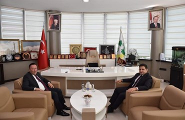 BAŞKAN HÜSEYİN BEYOĞLU"NDAN BAĞLAR  KAYMAKAMI İSMAİL PENDİK’E TEBRİK ZİYARETİ