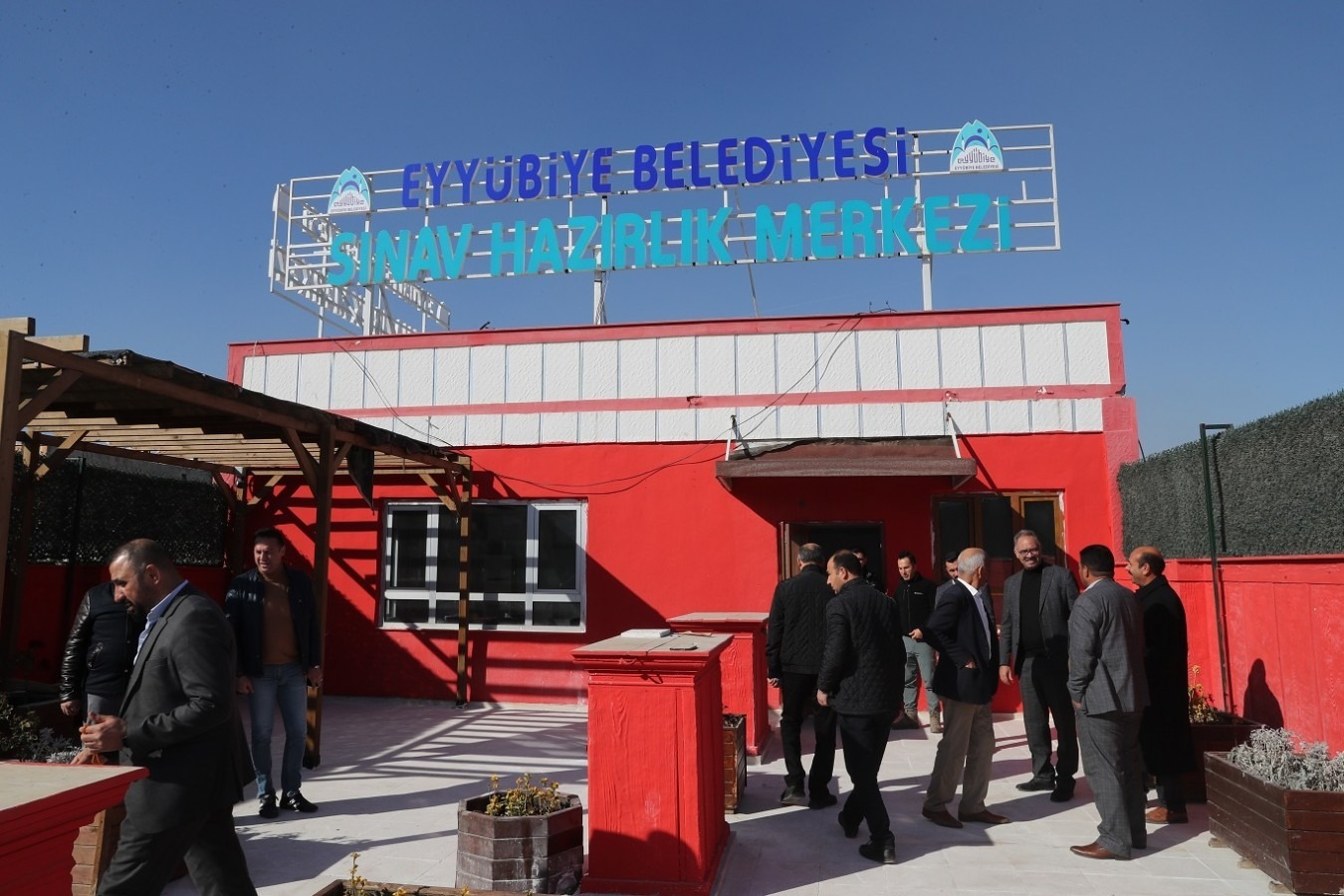 BAŞKAN KUŞ, EYYÜBİYELİ GENÇLERE MÜJDEYİ VERDİ