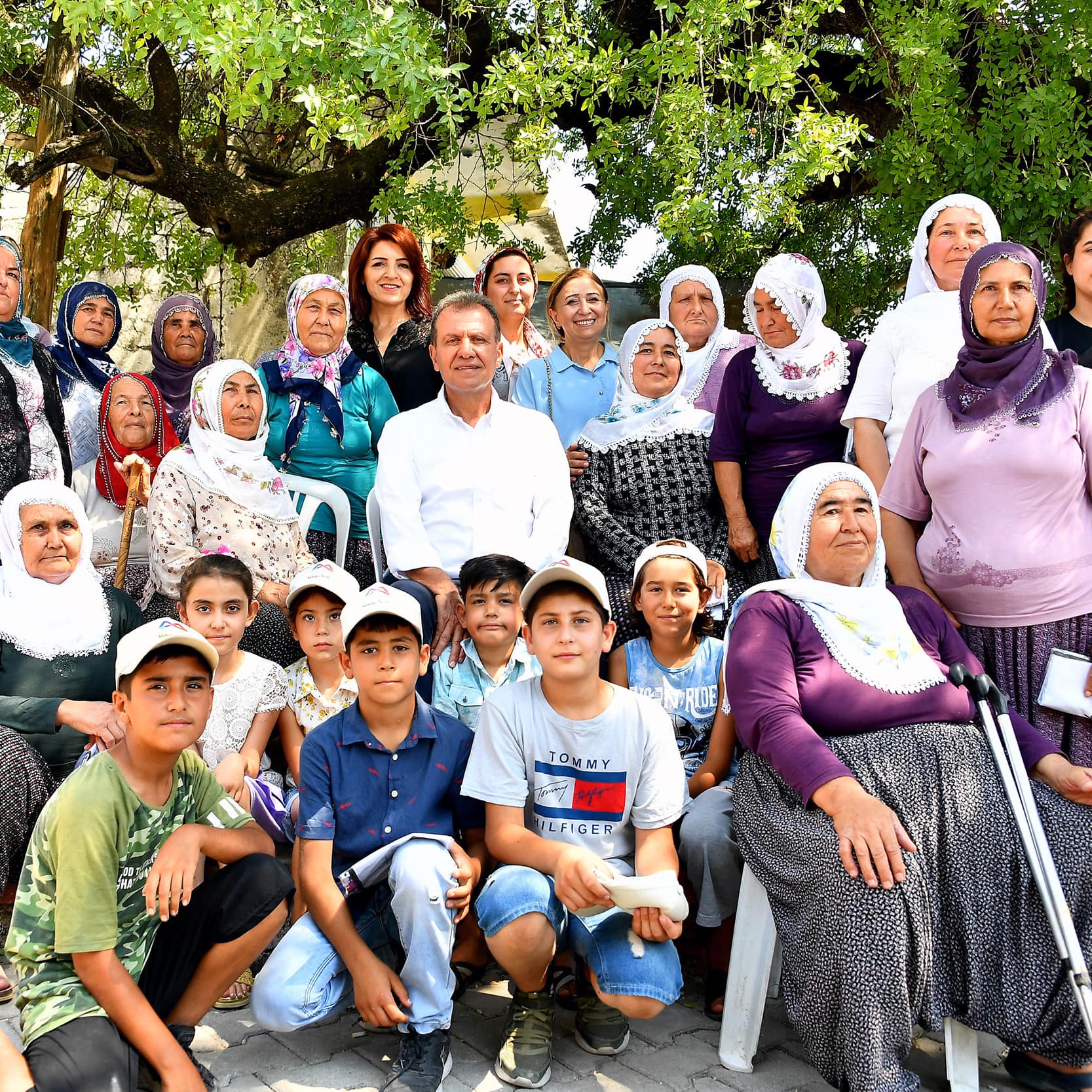 BAŞKAN SEÇER, İLÇE ZİYARETLERİNİN FİNALİNİ TARSUS'LA YAPTI