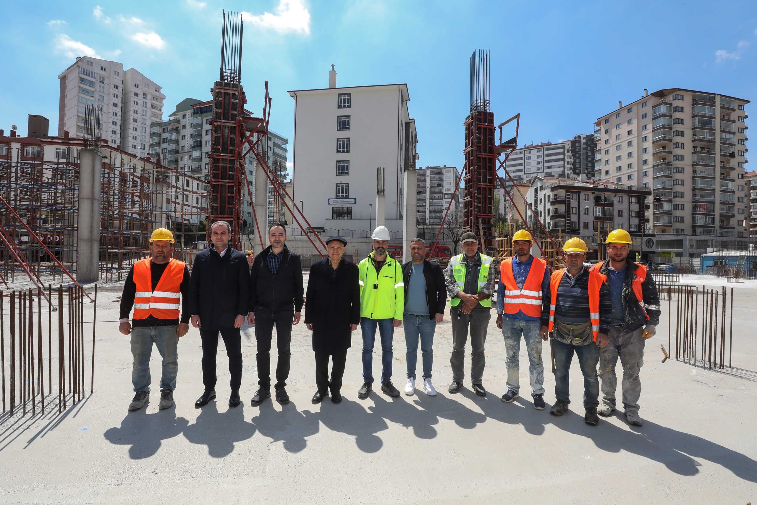 Başkan Yaşar inşaatı devam eden yatırımları denetledi