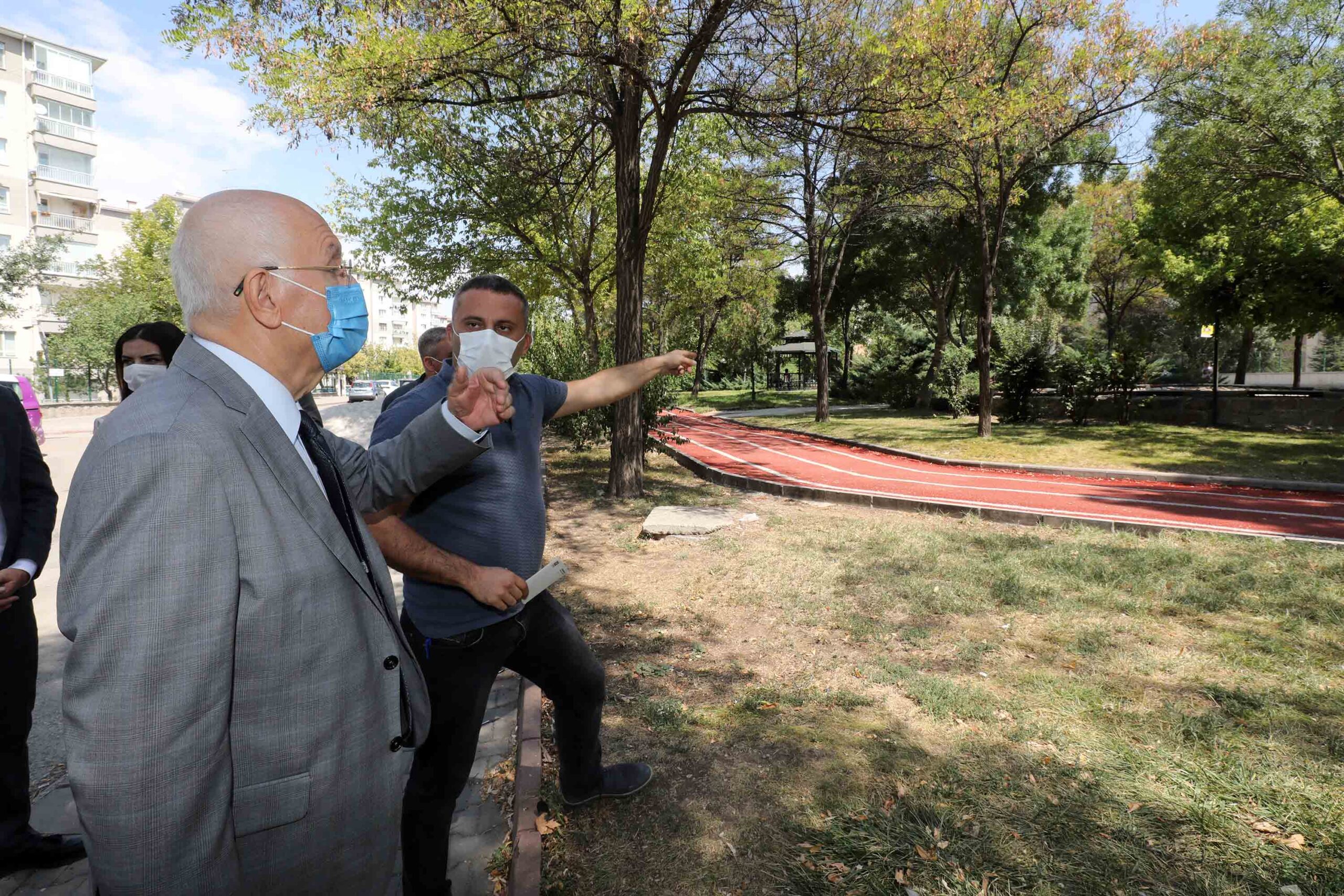 Başkan Yaşar, park yapım çalışmalarını denetledi