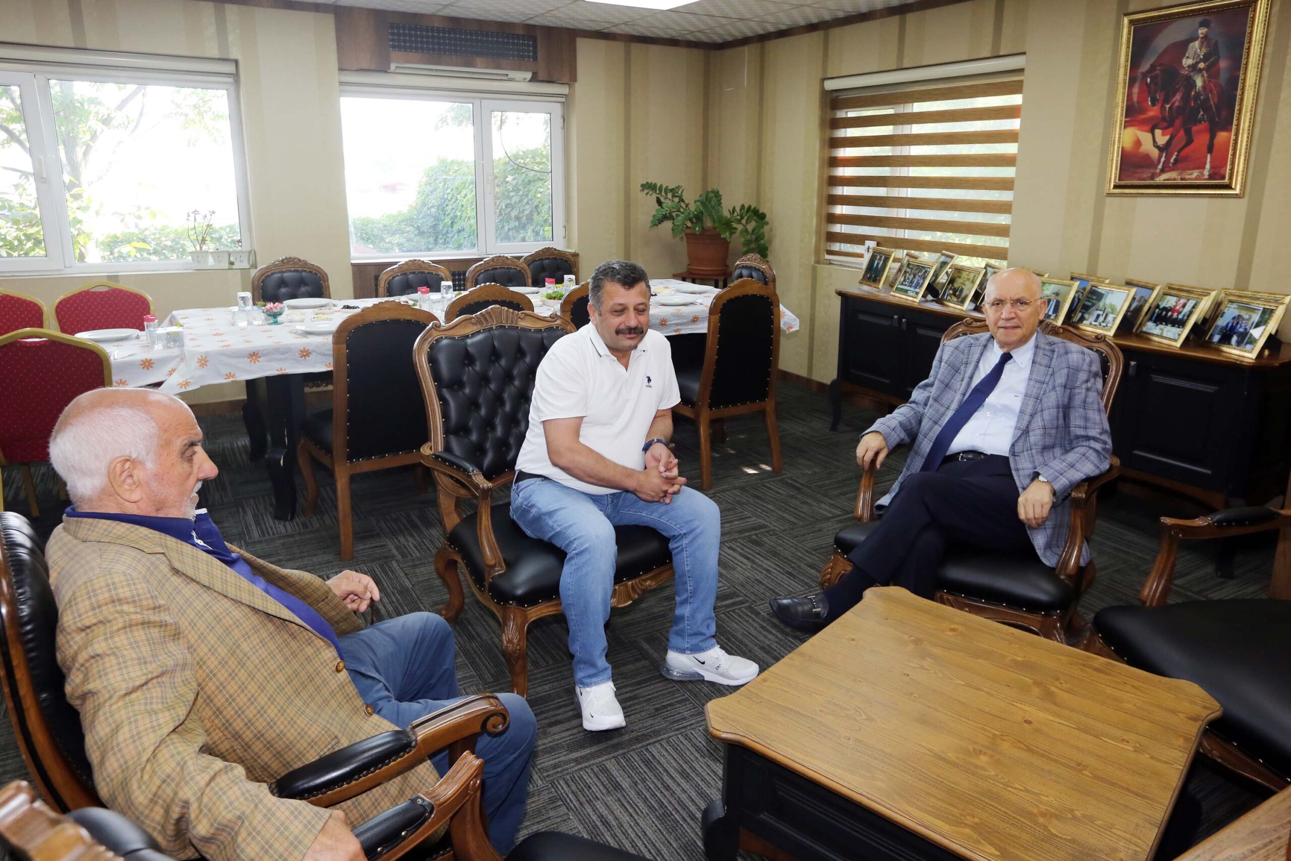 Başkan Yaşar, Toptancı Hali esnafının sorunlarını dinledi