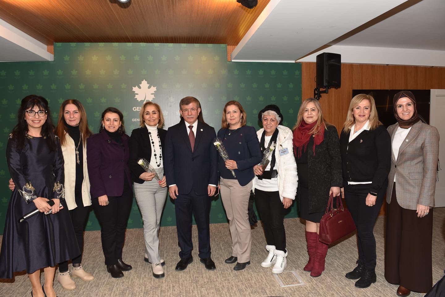 BAŞKAN YILDIRIM, KADIN MUHTARLARI DAVUTOĞLU İLE BULUŞTURDU