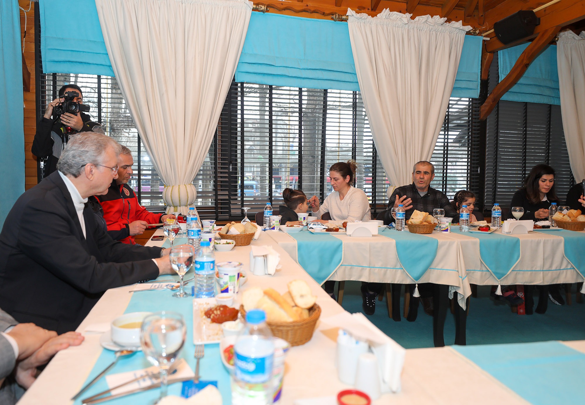 Başkan Yüce, 73 saat sonra enkaz altından kurtarılan Mir Berzan ve ailesiyle buluştu