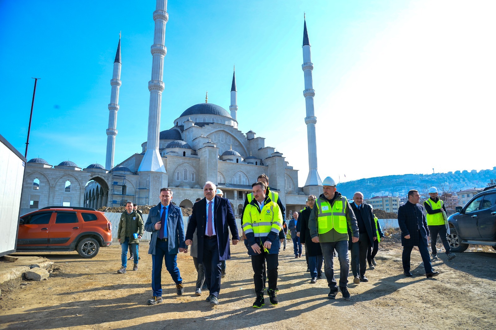 BAŞKAN ZORLUOĞLU TRABZON’UN YENİ YAŞAM ALANINDA İNCELEMELERDE BULUNDU