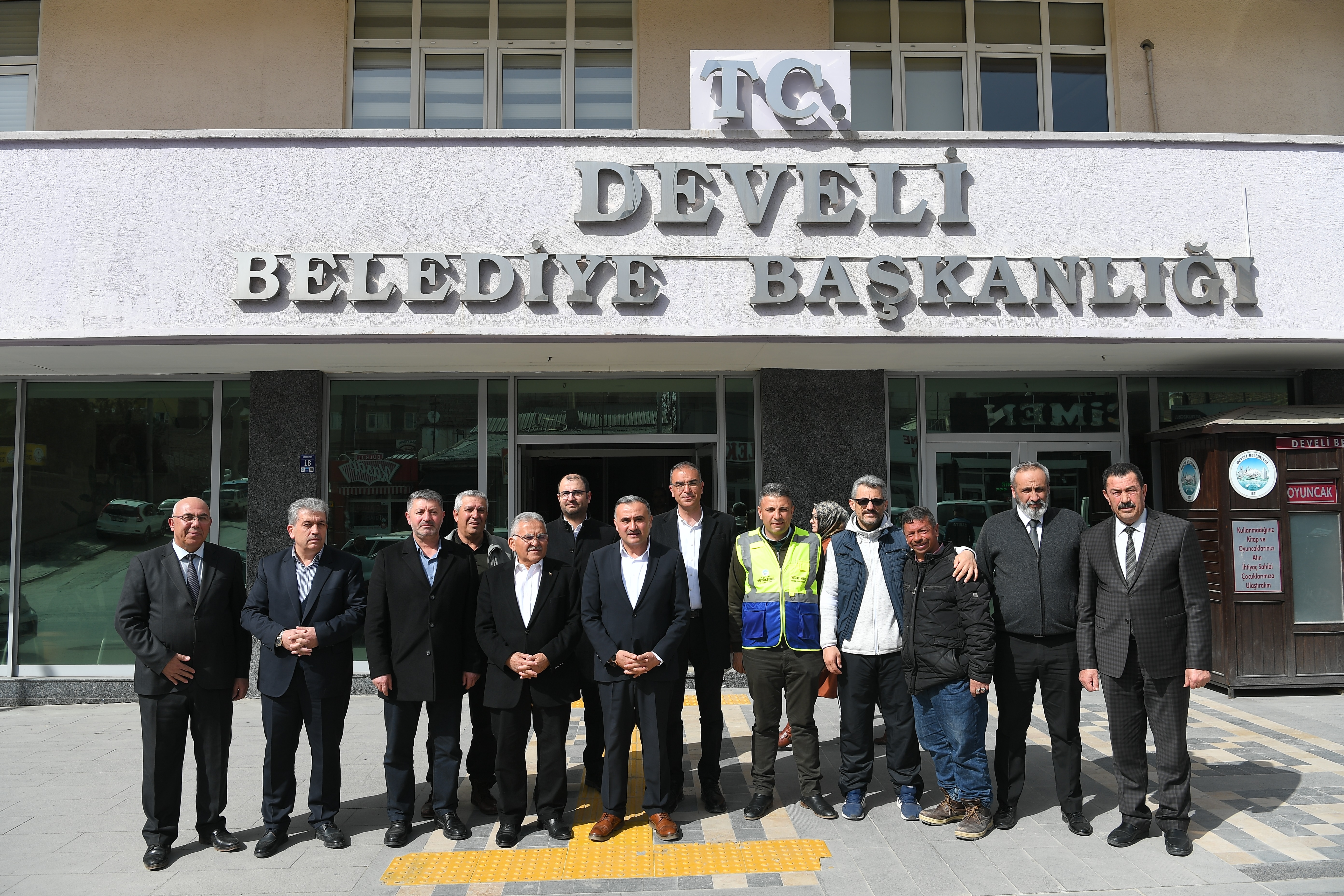 “BAŞKANIMIZIN AĞABEYLİĞİNDE YARDIMLARIMIZI YAĞDIRDIK”