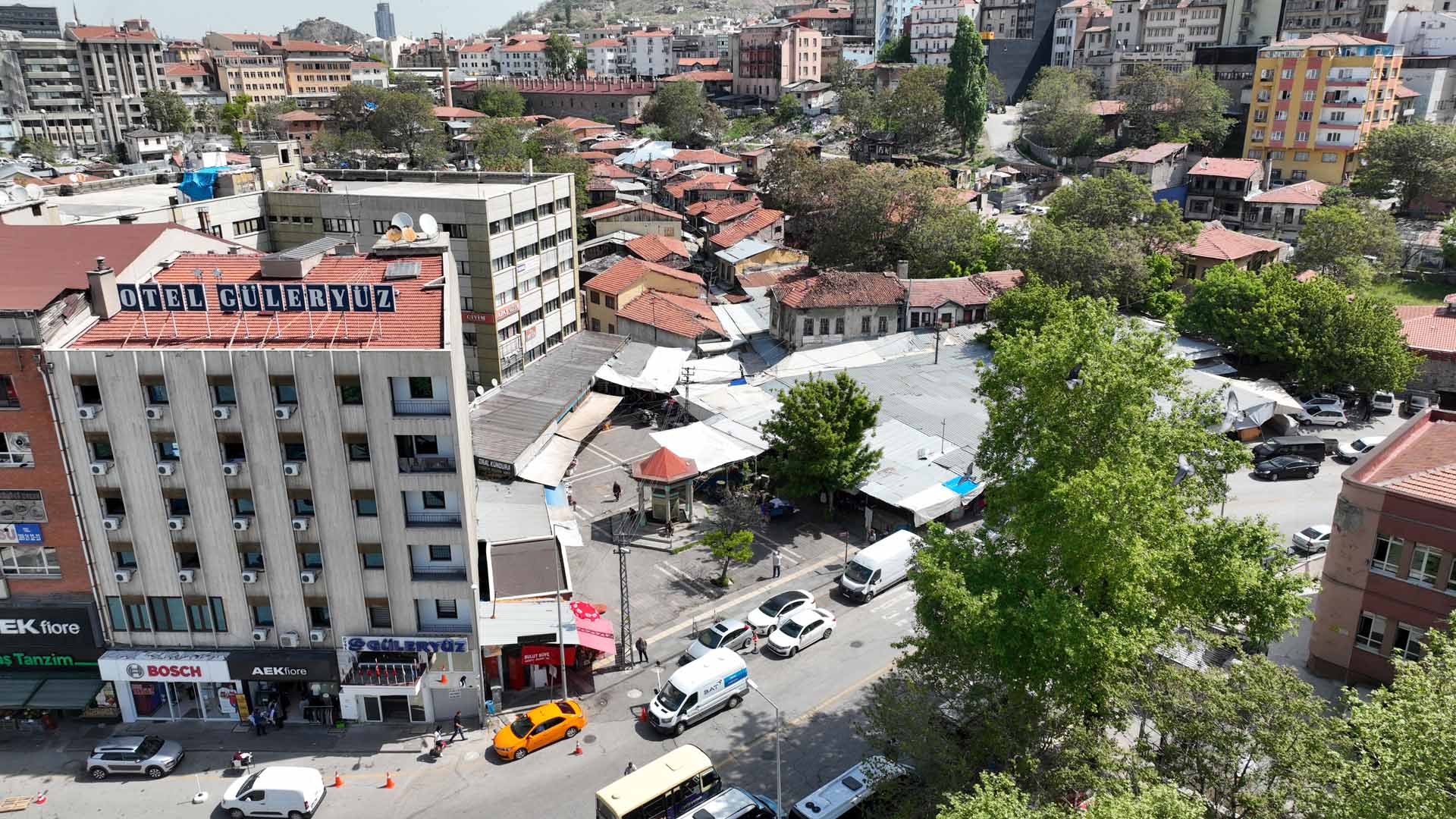 BAŞKENTE 1910 ANKARAGÜCÜ MEYDANI GELİYOR: BÜYÜKŞEHİR BELEDİYESİ ÇERKEŞ SOKAK’I YENİLEMEK İÇİN DÜĞMEYE BASTI