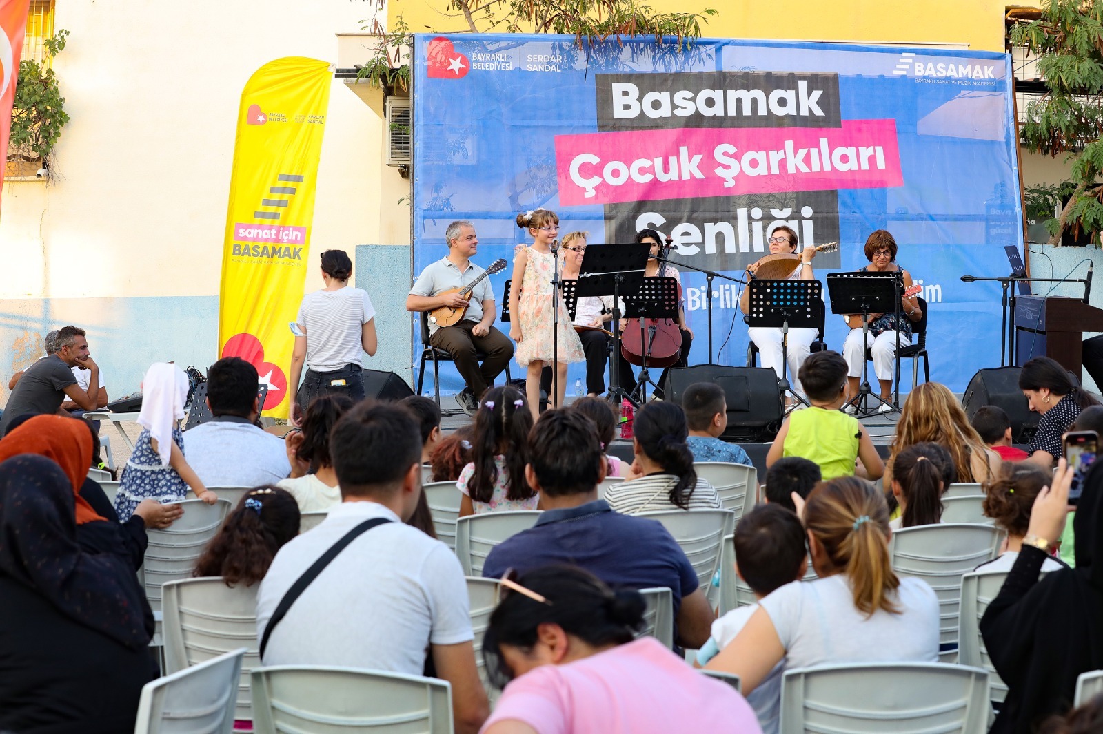 BAYRAKLI_ Çocuk şenliği tamam; Sırada çocuk korosu var