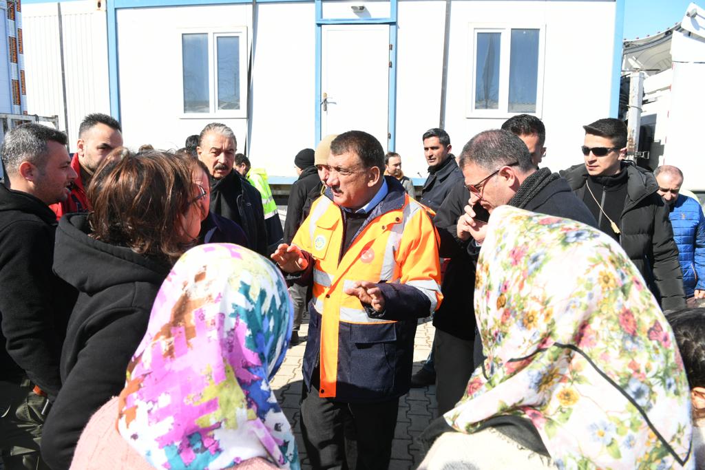 Beydağı Konteyner Kent Alanını ziyaret eden Başkan Gürkan,