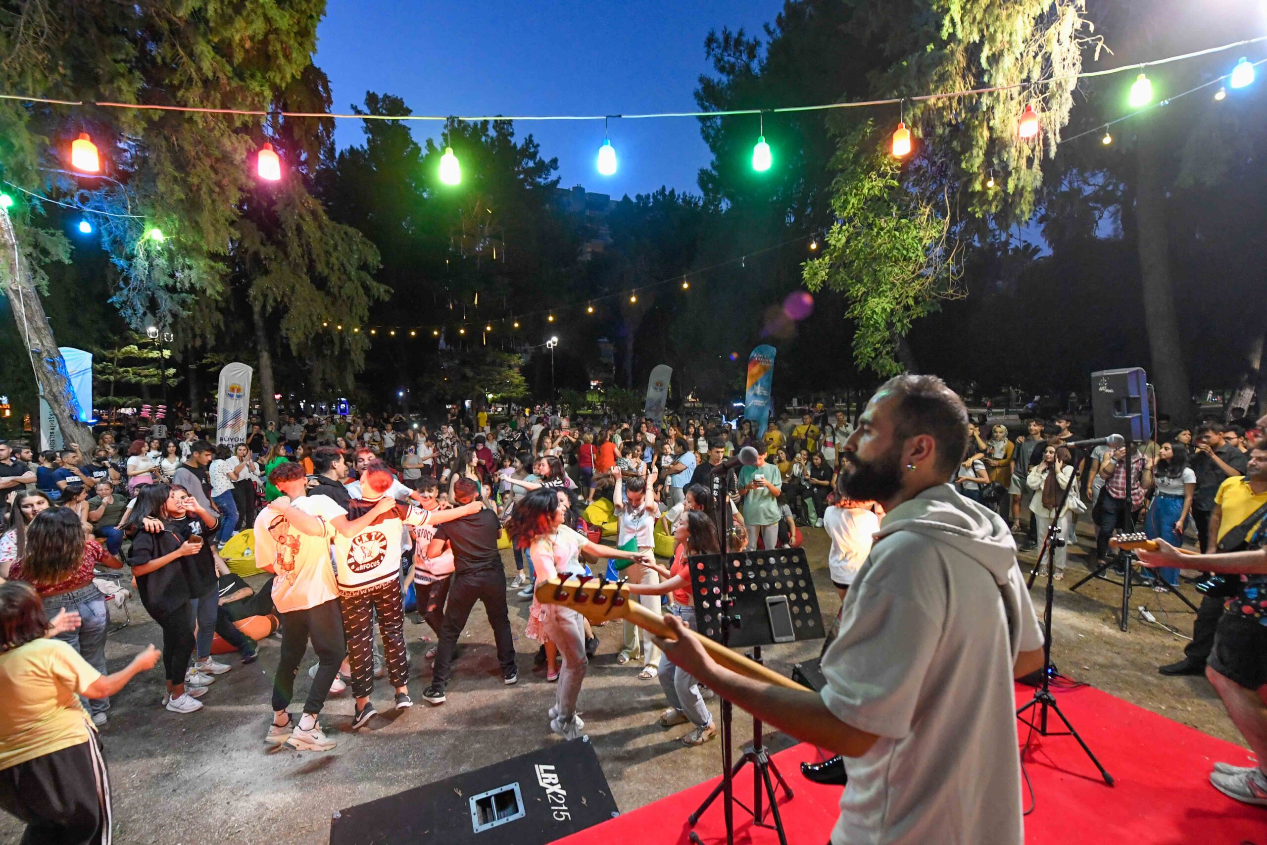 Bi Yaz konserleri sürüyor