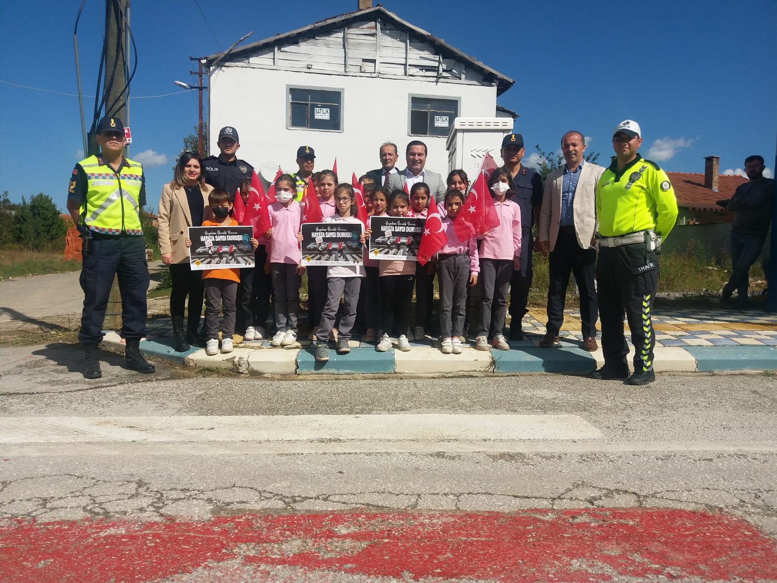 Bilecik Pazaryeri ilçesinde Yayalara Öncelik Duruşu, Hayata Saygı Duruşu