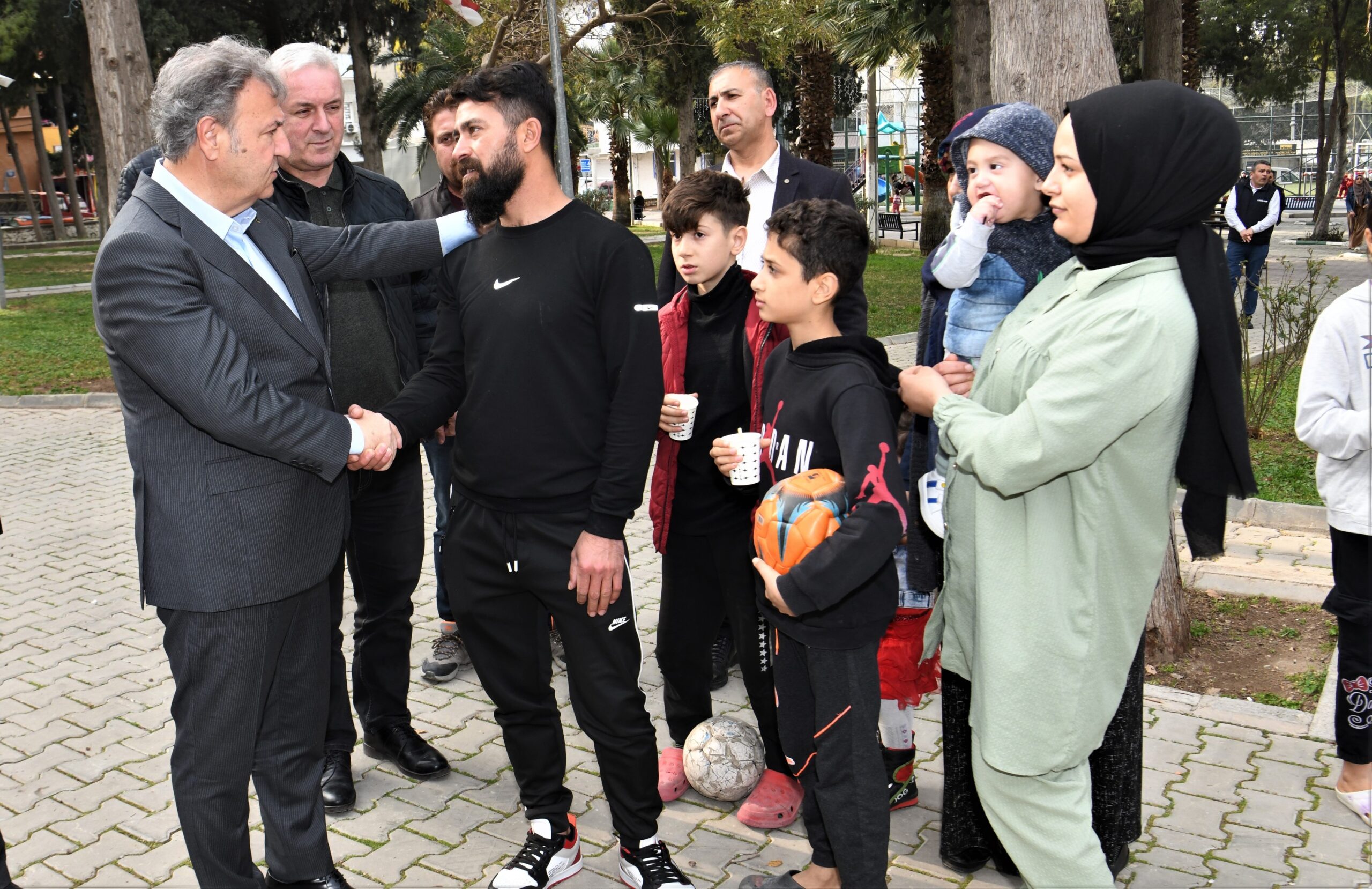 BORNOVA _ Başkan İduğ, depremzede aileler ile buluştu