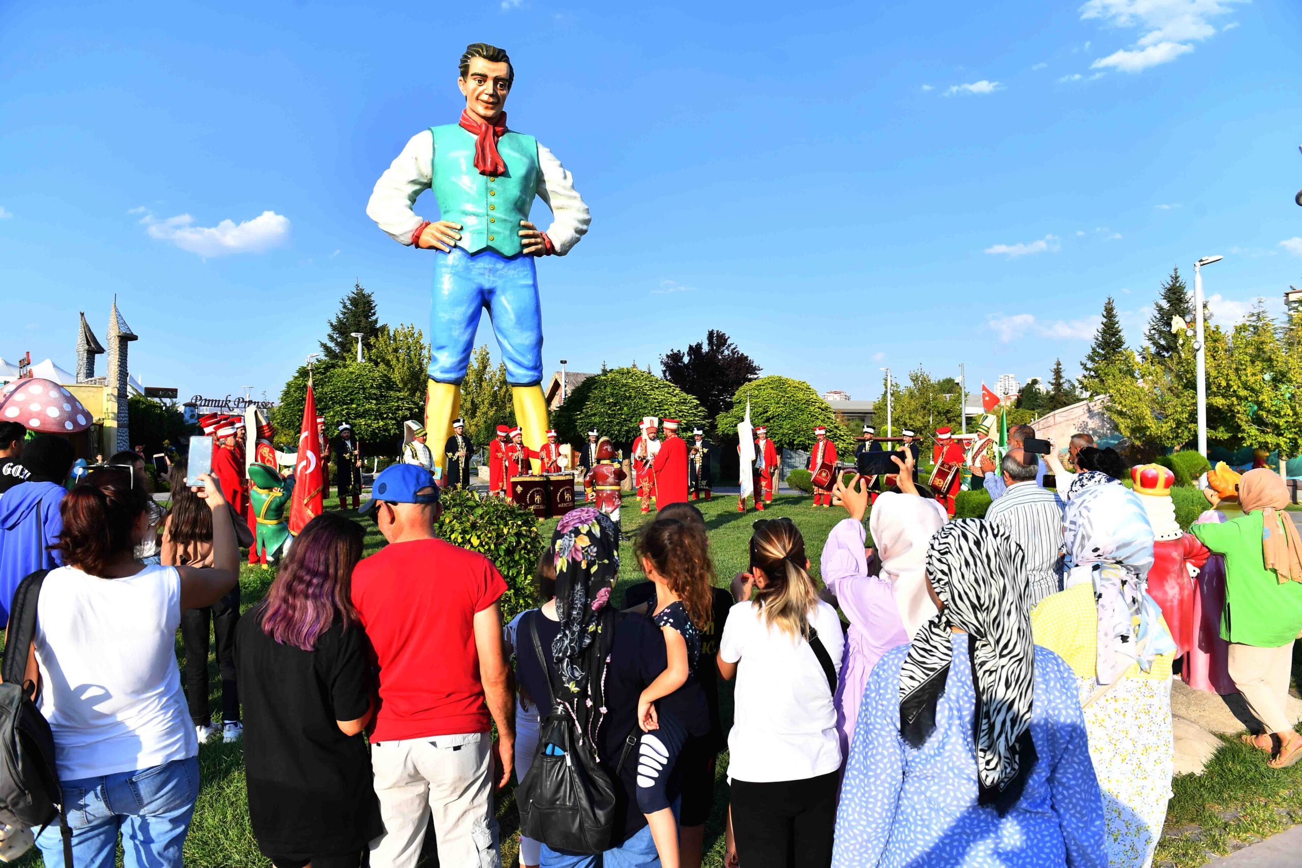 BÜYÜK ZAFERİN 100. YILI BAŞKENTTE COŞKUYLA KUTLANIYOR