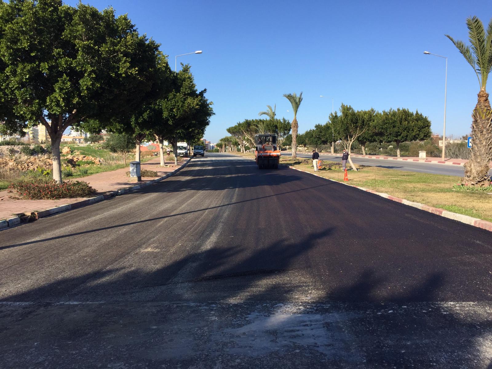 Büyükşehir ekipleri asfalt yenileme çalışması yaptı
