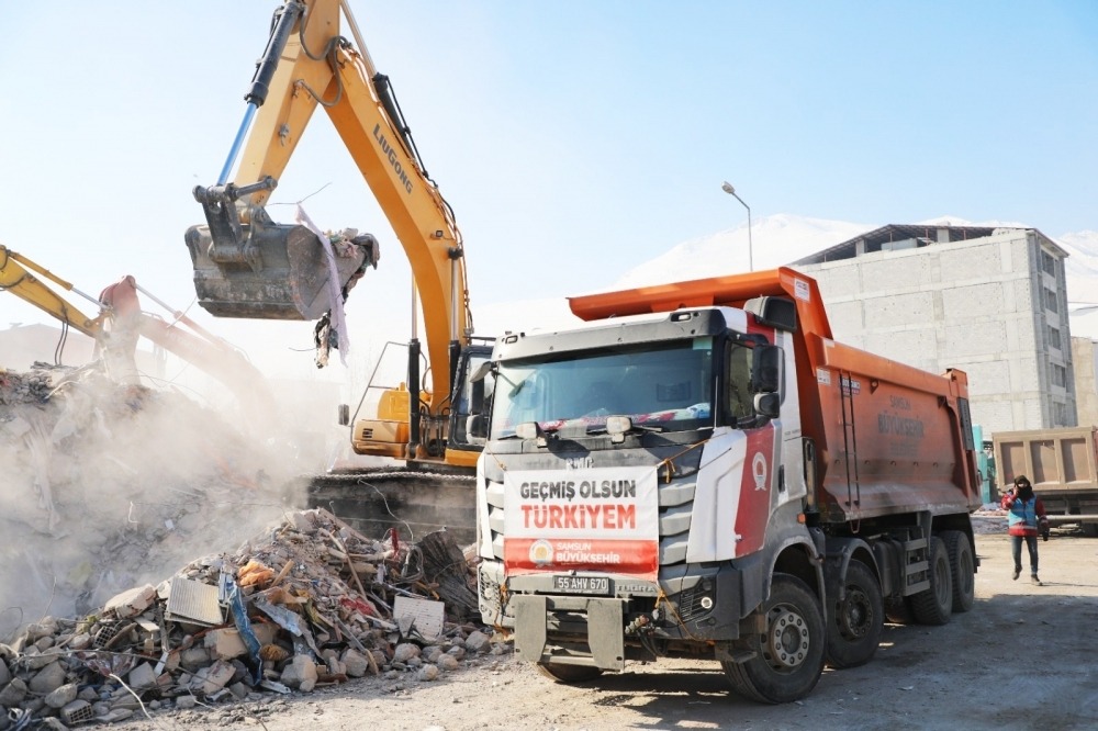 BÜYÜKŞEHİR, ELBİSTAN’DA 400 BİNA ENKAZINI KALDIRACAK