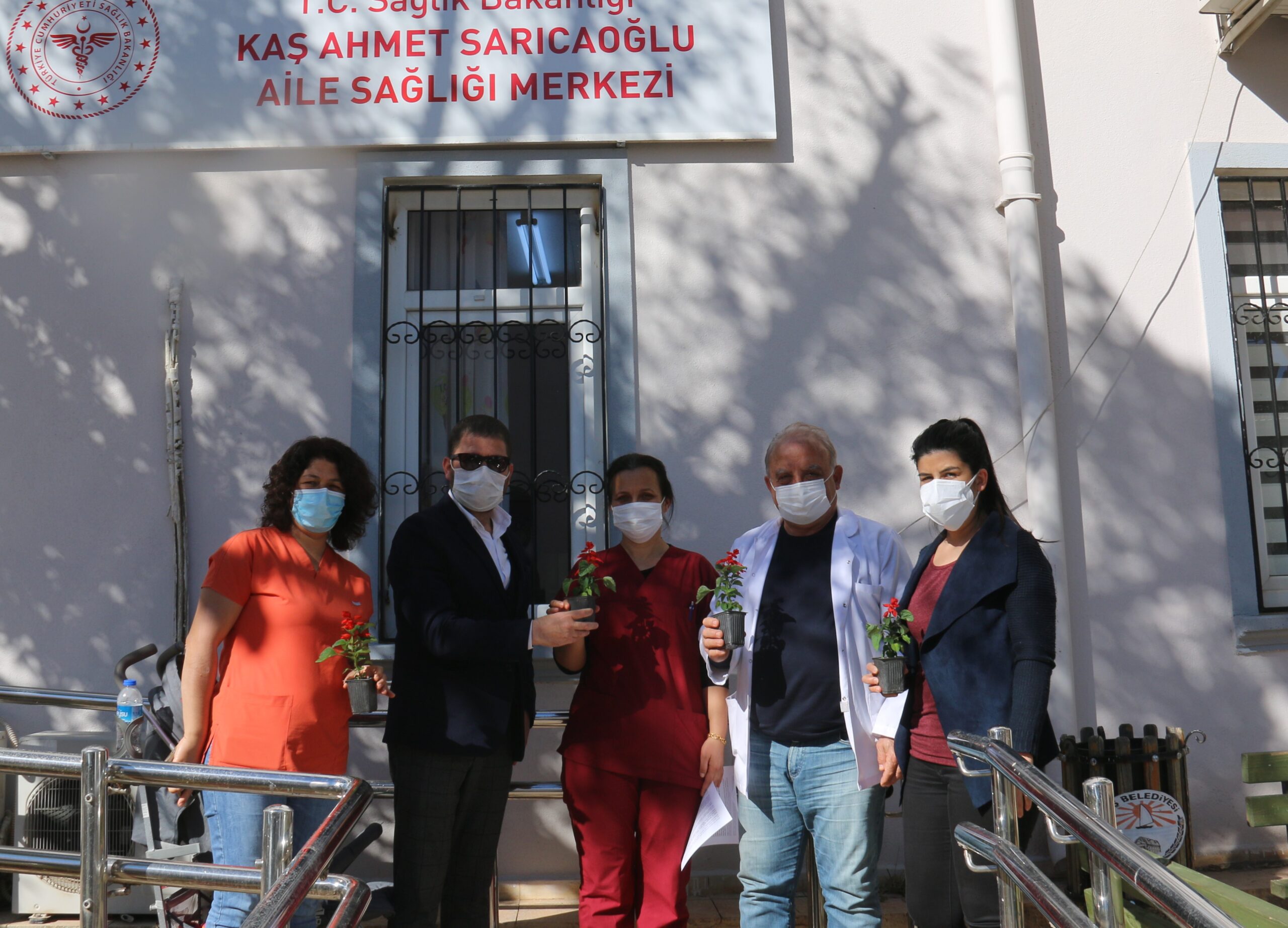 Büyükşehir’den sağlık çalışanlarına çiçekli kutlama