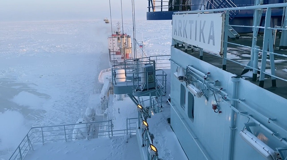 BUZ SINIFI GEMİ KONVOYU YAPTIĞI DOĞU-BATI REFAKATİNİ TAMAMLADI