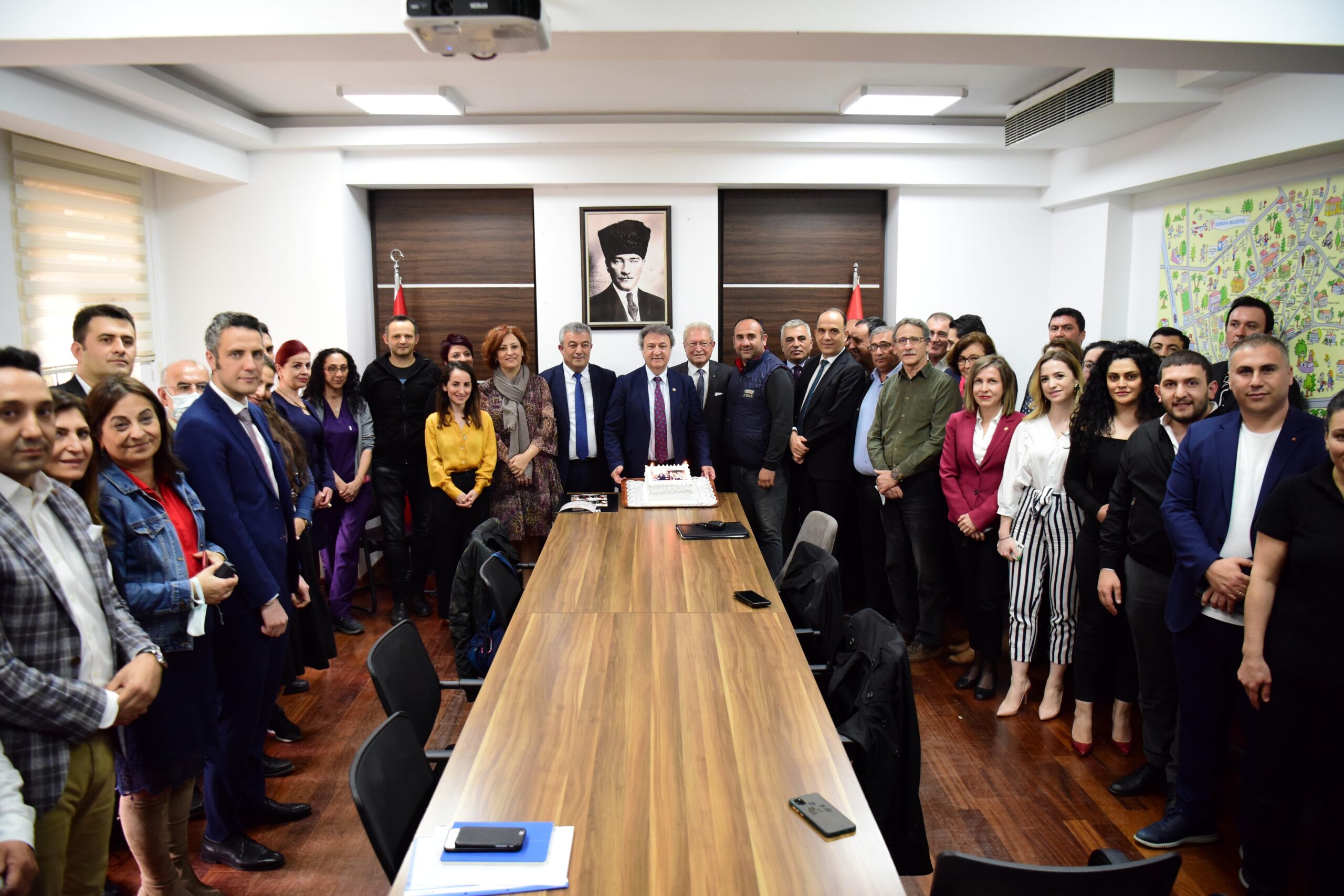 Çalışanlardan Başkan İduğ’a üçüncü yıl kutlaması