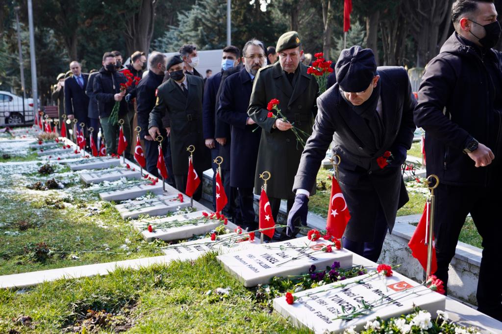 ÇANAKKALE ŞEHİTLERİ KAR ALTINDA ANILDI...