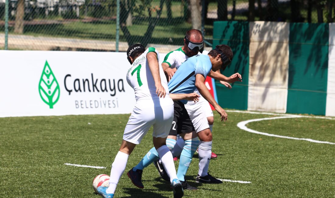 Hiç Görmeyenler) Futbol Takımı,