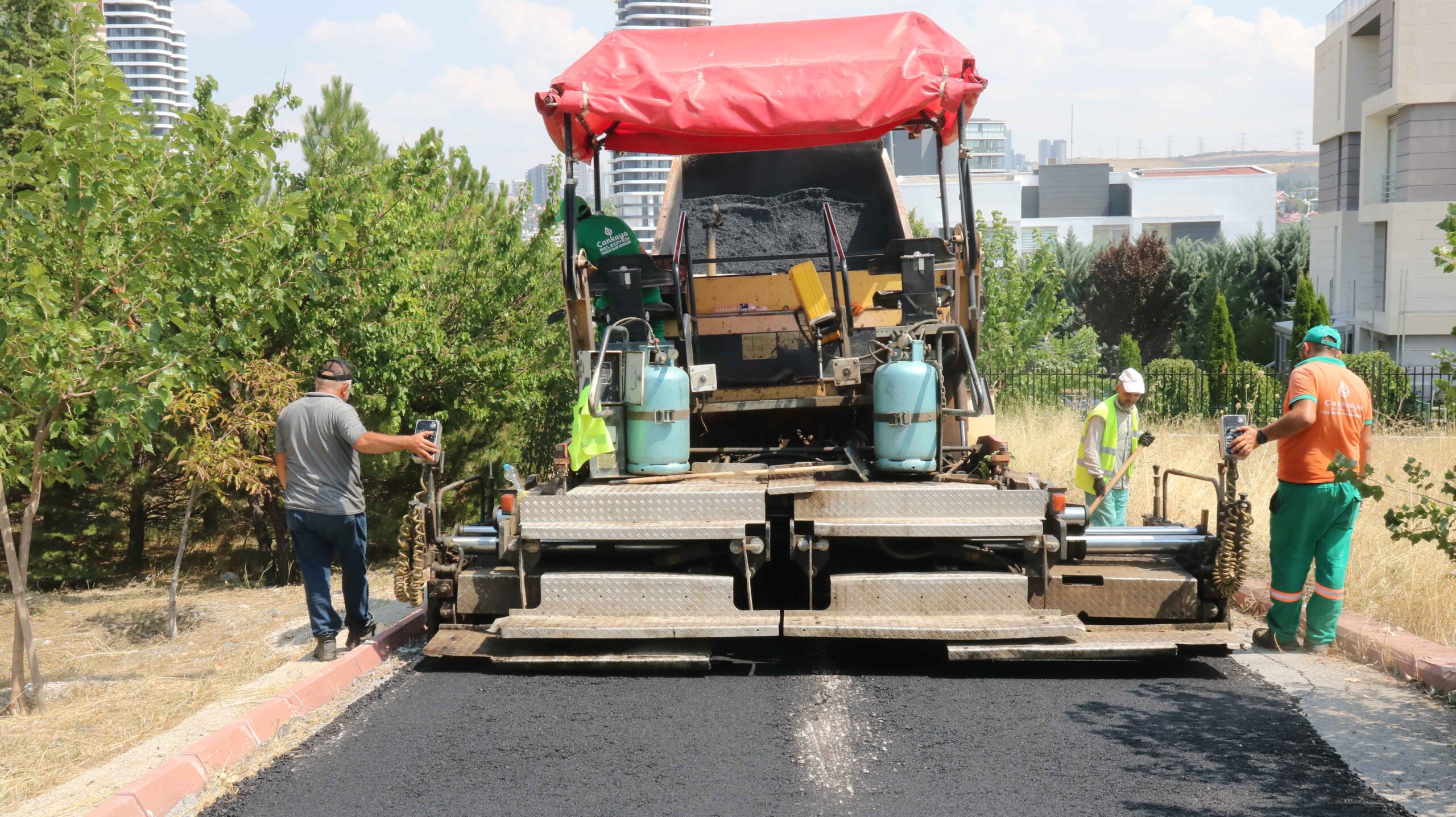 ÇANKAYA’DA ASFALT ÇALIŞMALARI HIZ KESMİYOR