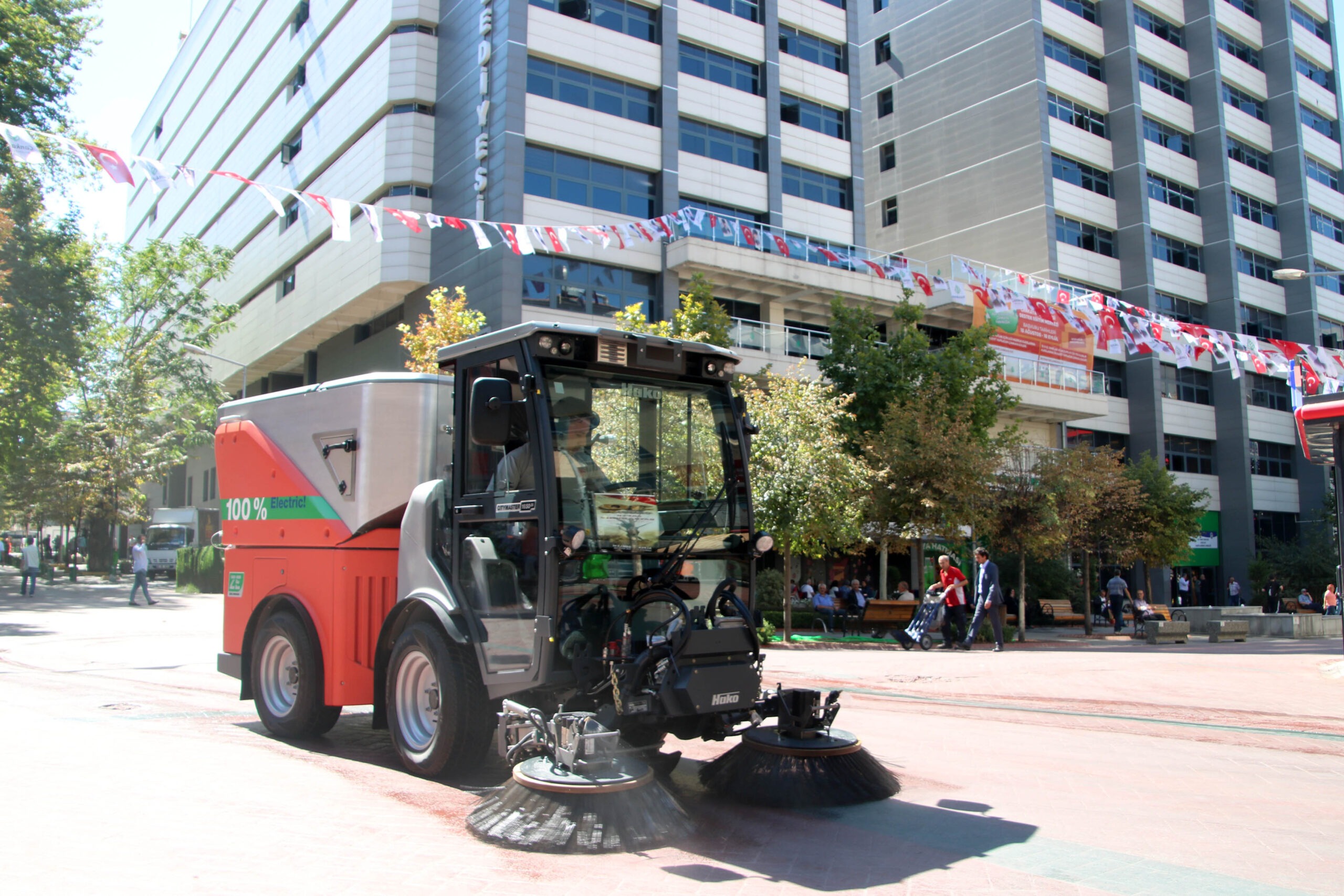 ÇANKAYA’NIN ÇEVRE DOSTU SÜPÜRME ARACI