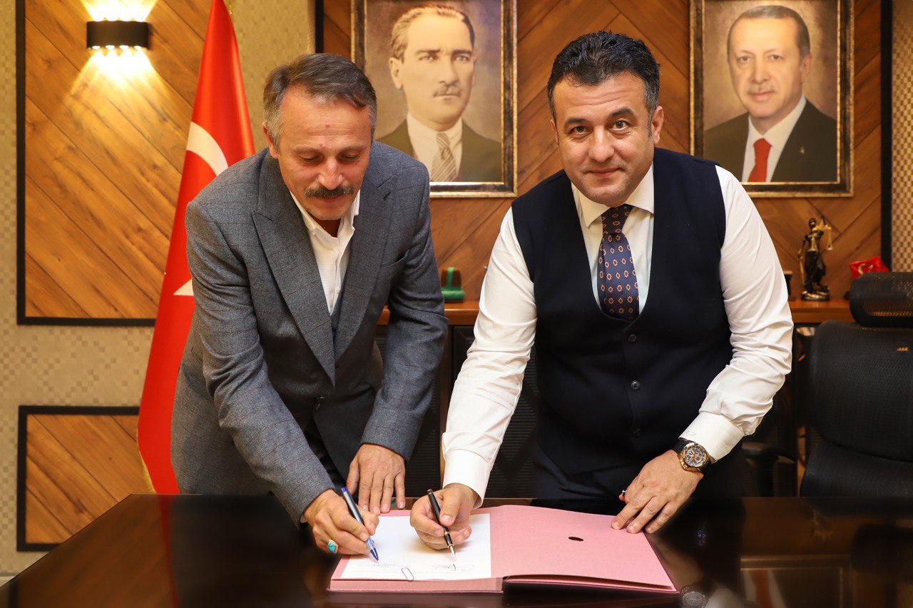 Çarşamba Belediye Başkanı : “Rıdvan Paşa Cami Cephe İyileştirme Çalışmaları” İçin imzayı Attı