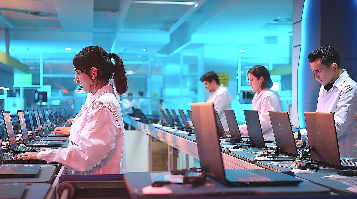 CASPER BİRBİRİNDEN FARKLI 5 BİN ÖZELLEŞTİRİLMİŞ BİLGİSAYARI BİR GÜNDE ÜRETİYOR