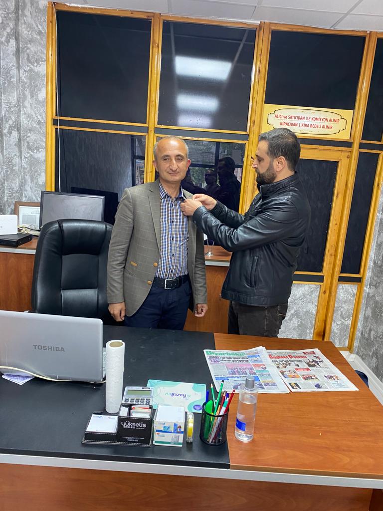 Cevdet Nasıranlı Yeni Üyeleri İş Yerlerinde ziyaret Etti ,Rozet Taktı