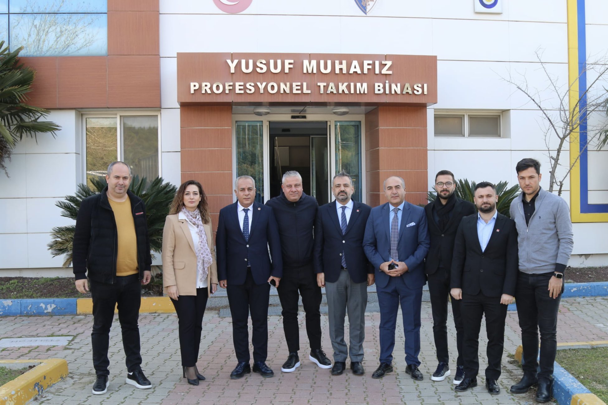 CHP İZMİR İL BAŞKANI DAYANIŞMAYI BÜYÜTMEK İÇİN SPOR KULÜPLERİYLE BULUŞTU