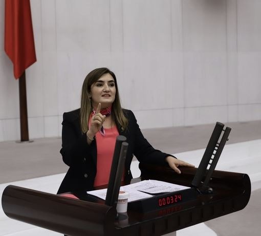 CHP İzmir Milletvekili Av. Sevda Erdan Kılıç: “DEÜ Rektörlüğü örgütlü gücün karşısında duramayacak”