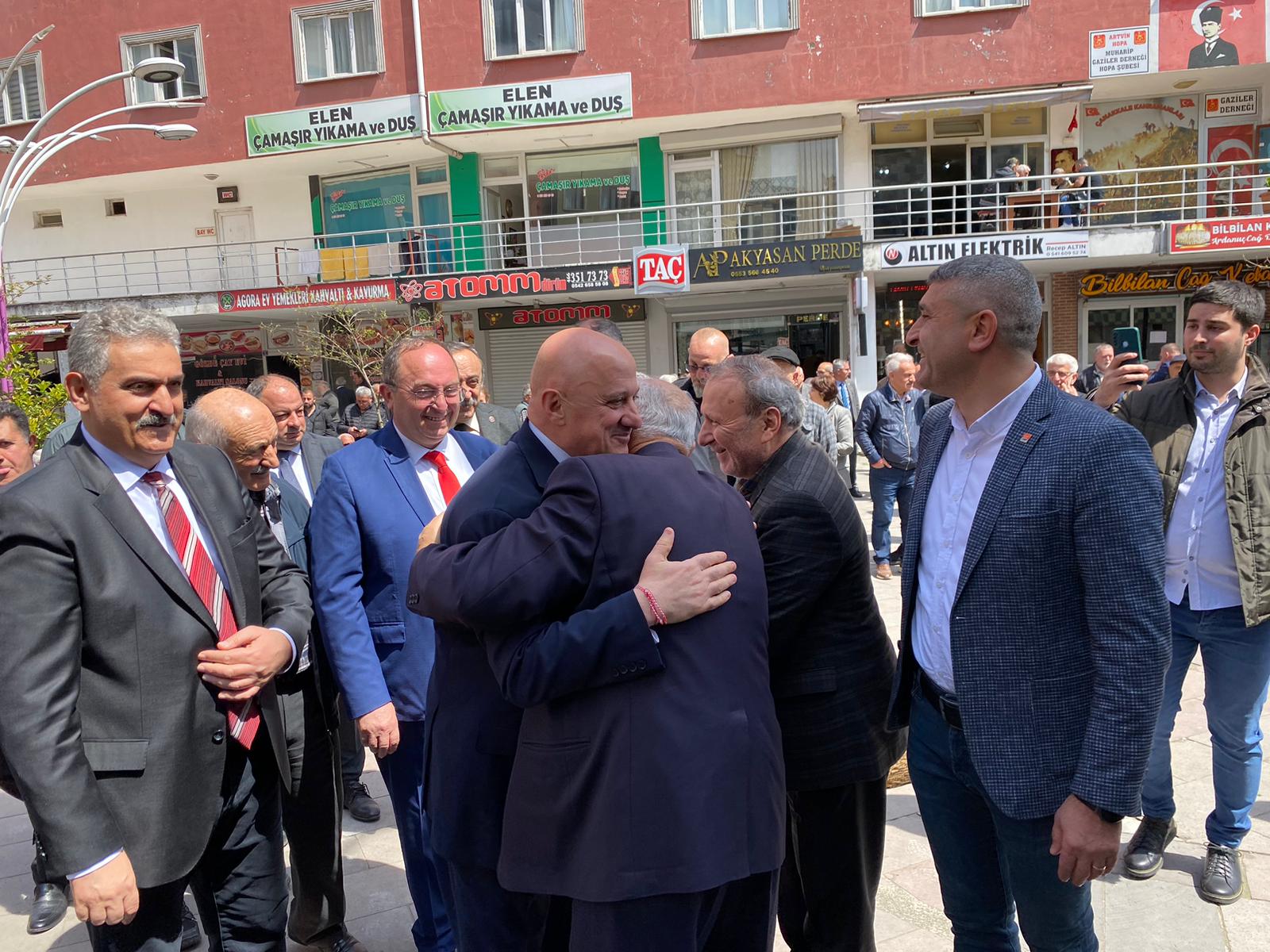 CHP MİLLETVEKİLİ ADAYLARI HOPA'DA ESNAF ZİYARETLERİNDE BULUNDU