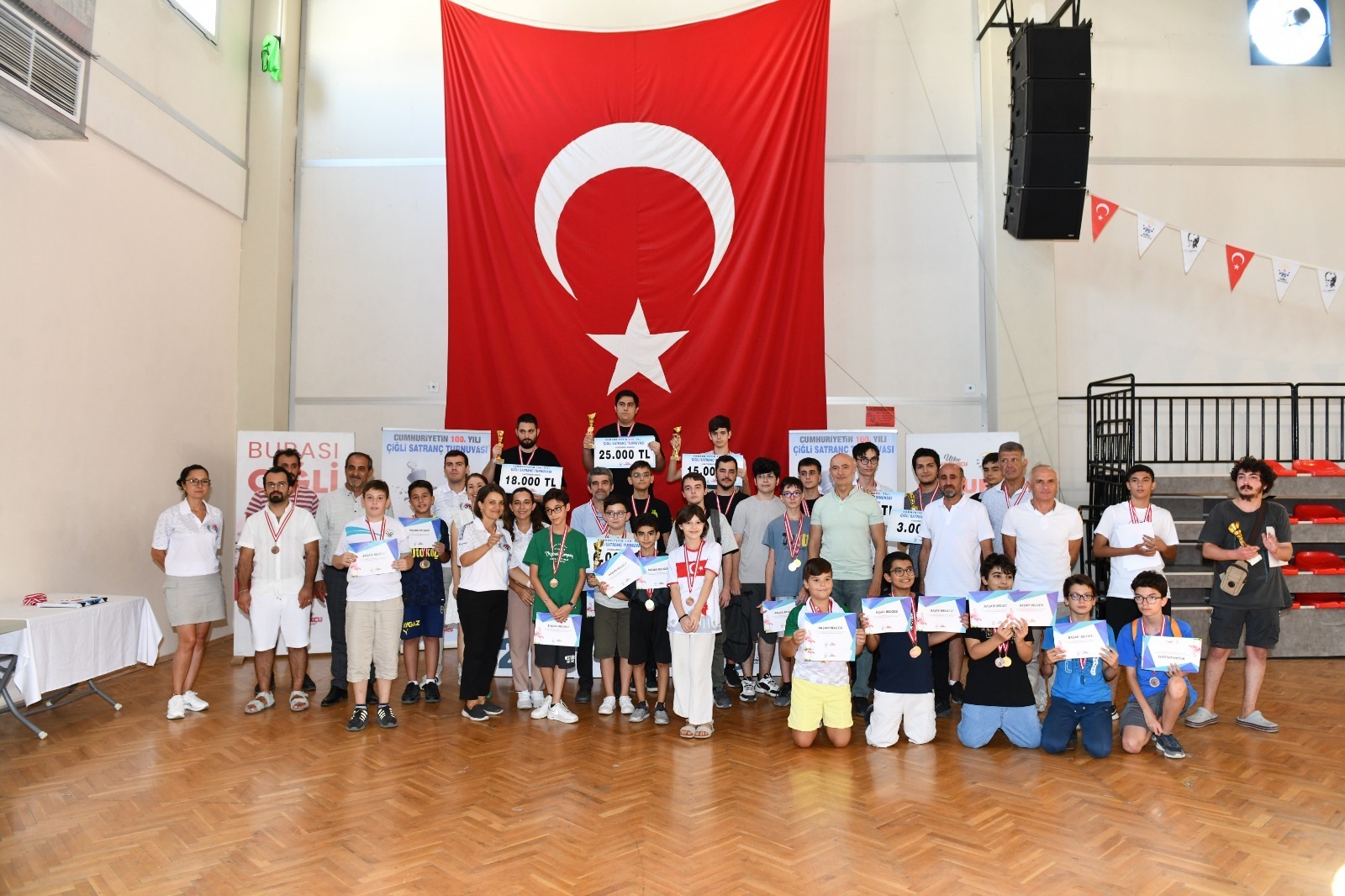Çiğli Belediyesi Satranç Turnuvasında Ödüller Sahiplerini Buldu