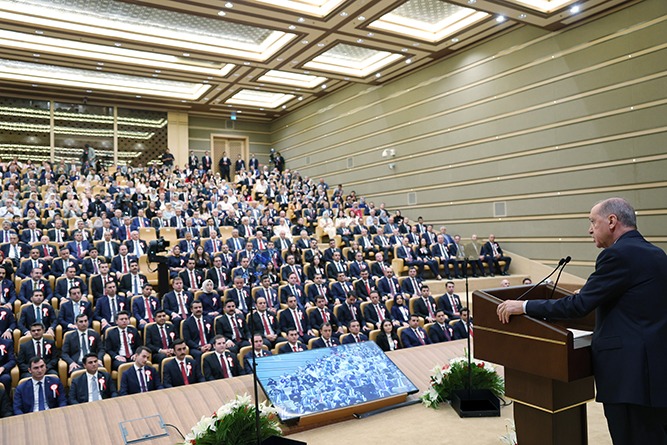 CUMHURBAŞKANI DEVLETİN TEPESİYLE KAYMAKAM ARASINDA HİÇBİR FARK YOKTUR DEDİ