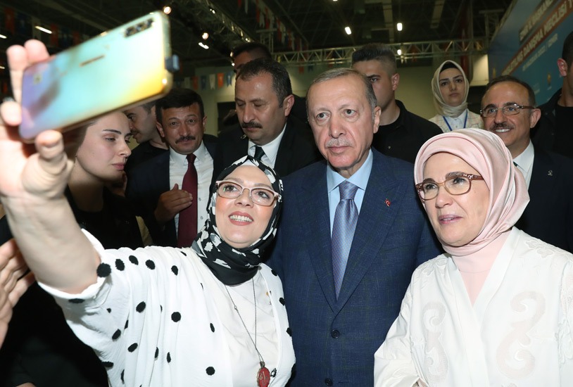 Cumhurbaşkanı Erdoğan : “BİZİM İŞİMİZ ÜLKEMİZE ESER, MİLLETİMİZE HİZMET KAZANDIRMAKTIR