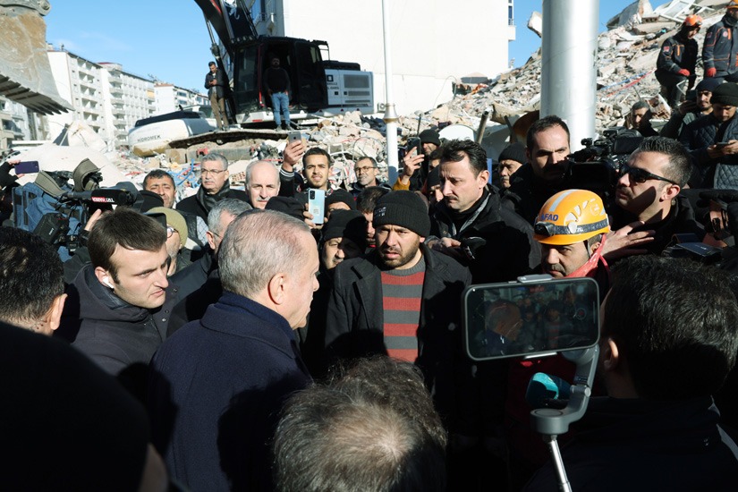 Cumhurbaşkanı Erdoğan, Kahramanmaraş’ta deprem bölgesinde incelemelerde bulundu