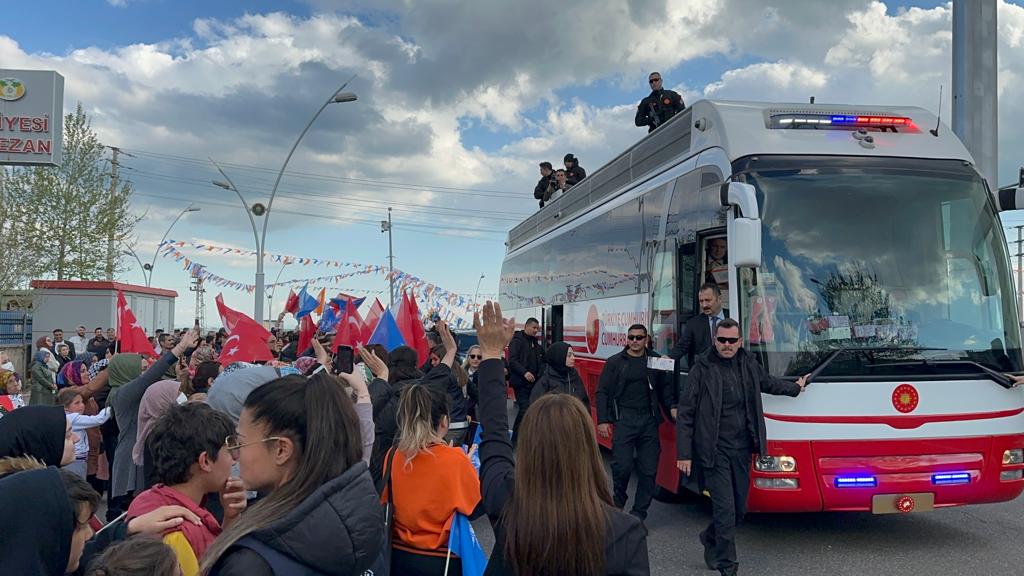 CUMHURBAŞKANI ERDOĞAN'A BAĞLAR'DA MUHTEŞEM KARŞILAMA