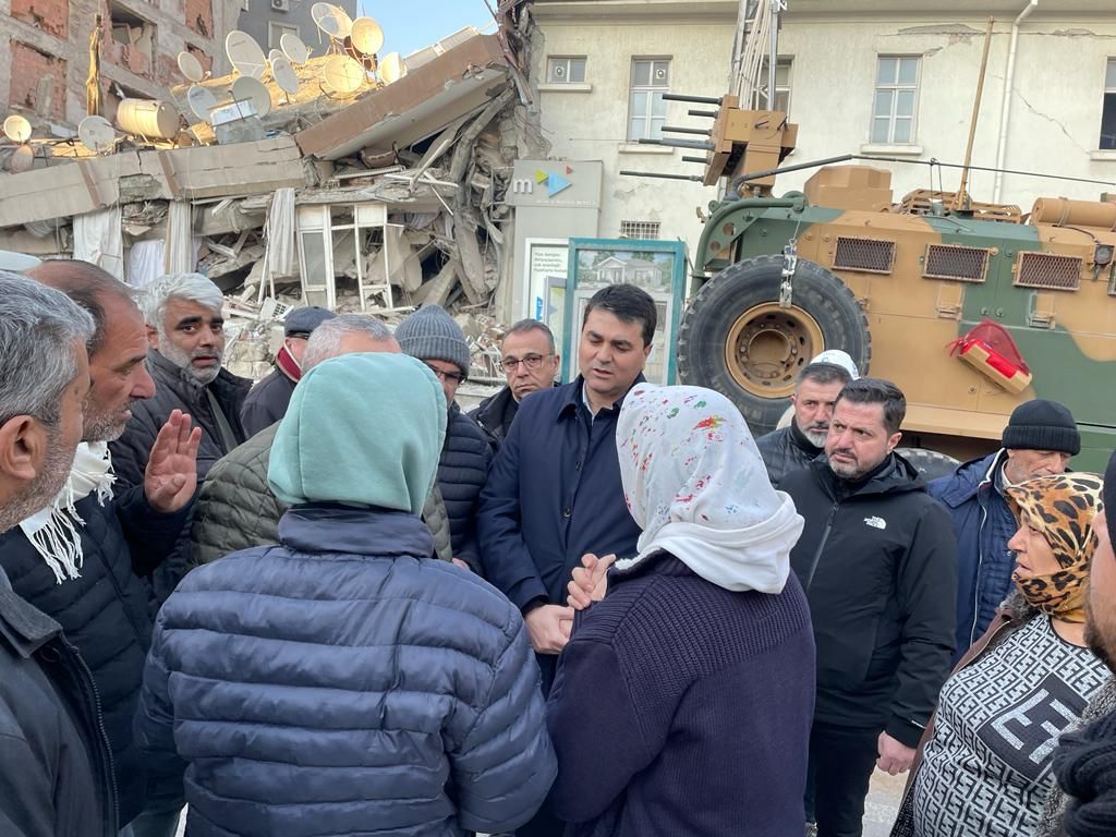 Demokrat Parti Genel Başkanı Gültekin Uysal ve heyeti, dün incelemelerde bulunmak üzere deprem bölgelerinden Hatay’a gitti