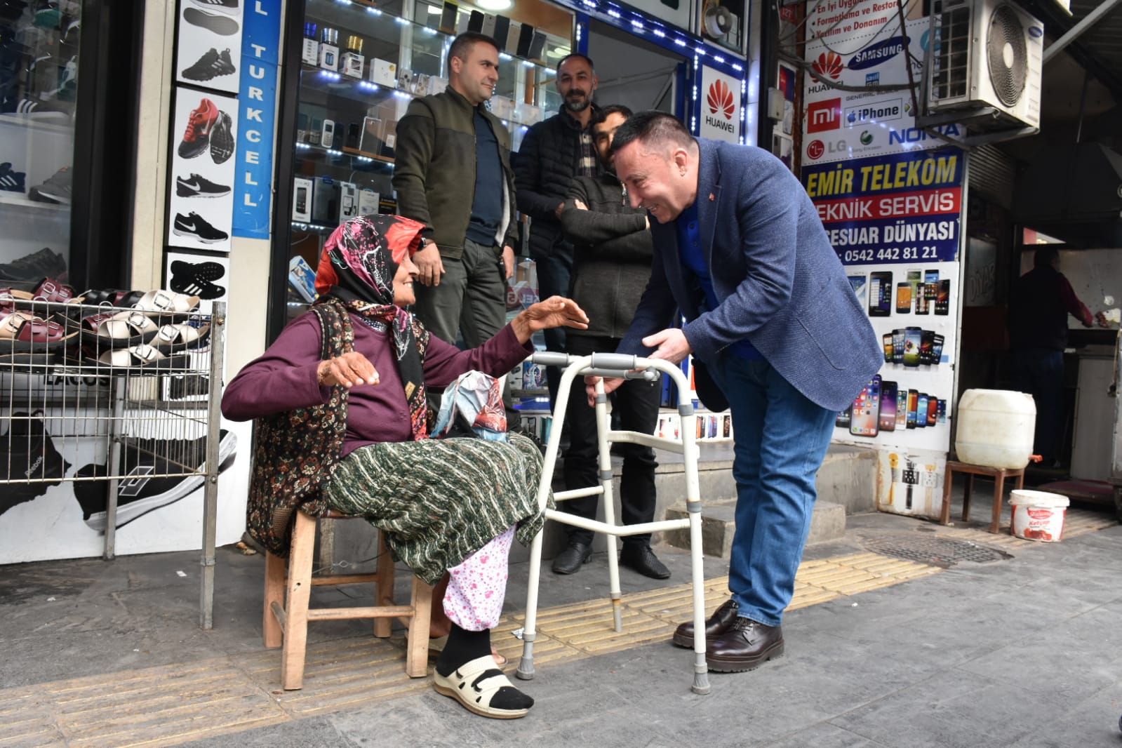 DEPREM SONRASI MORAL ZİYARETLERİ HIZ KESMİYOR