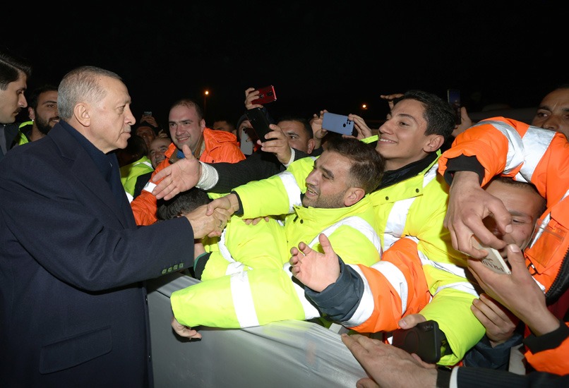 “Devlet ve millet olarak asrın felaketi karşısında asrın dayanışmasını sergileyerek engelleri aşmanın çabasındayız”