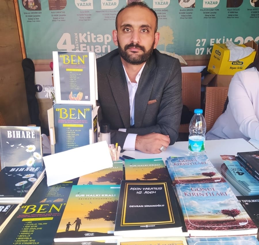 Devran Sinanoğlu Çocuklarınıza telefon yerine kitap verin
