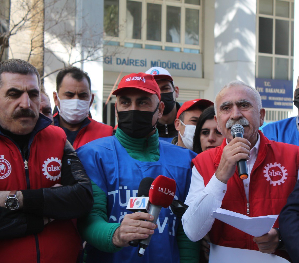 DİSK Ege Bölge Başkanı kendisini eleştiren işyeri temsilcilerinin görevine son verdi