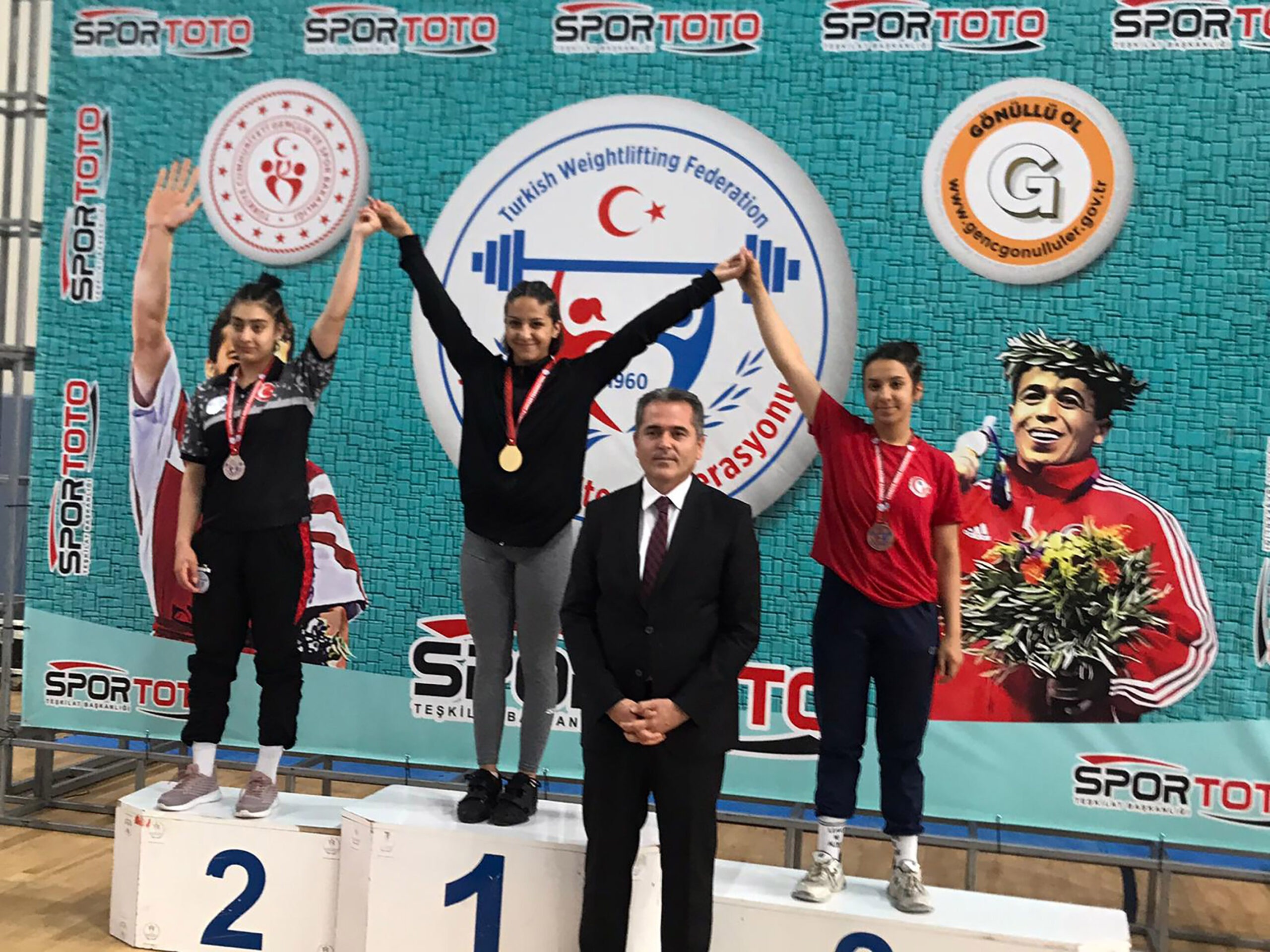 Döşemealtı’nın demir leydisi Türkiye Şampiyonu oldu