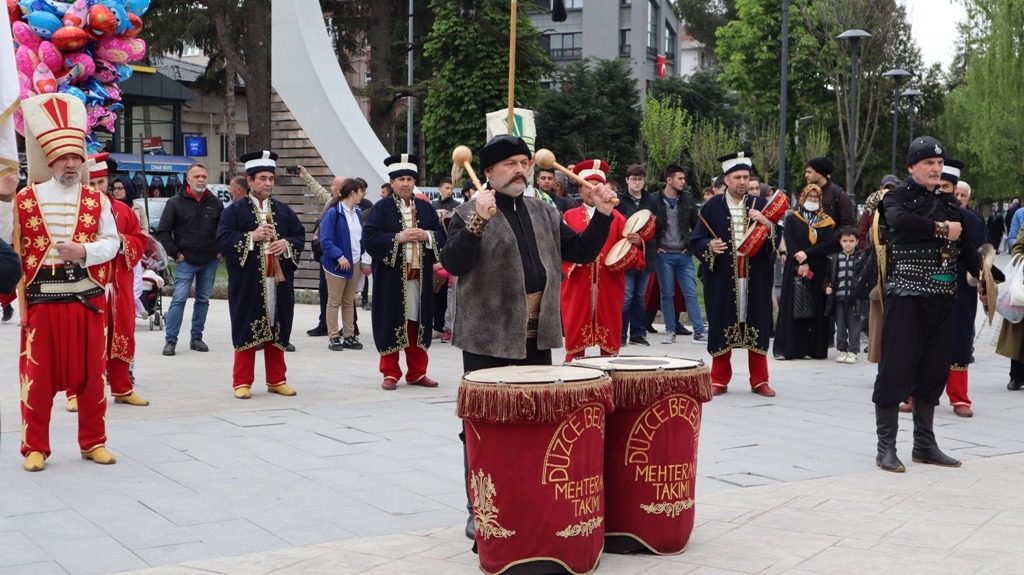 DÜZCE CUMA GÜNLERİ MEHTERANLA COŞACAK