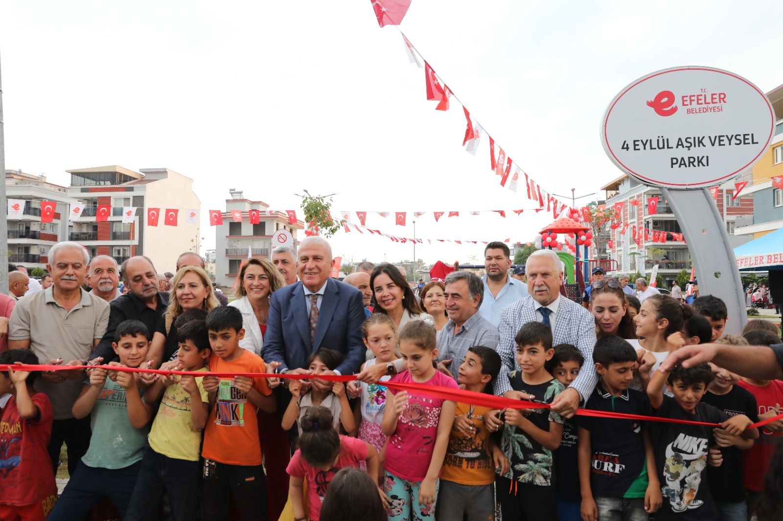 EFELER’DEN BÜYÜK OZANIN ANISINA ARMAĞAN