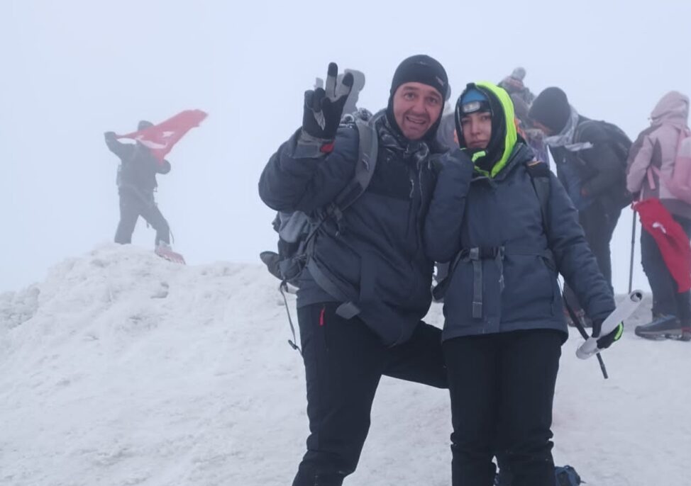 EGE BELİS EROĞLU 16 YAŞINDA AĞRI DAĞI TIRMANIŞINI GERÇEKLEŞTİRDİ