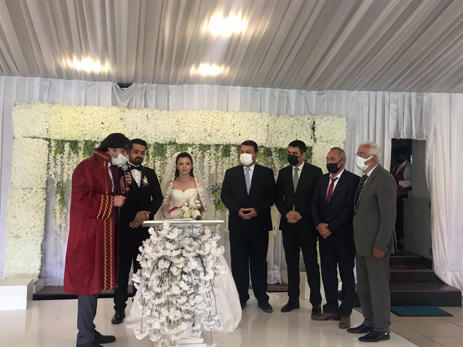 Eğitimci çift Nevin ile Erol dünya  evine girdiler