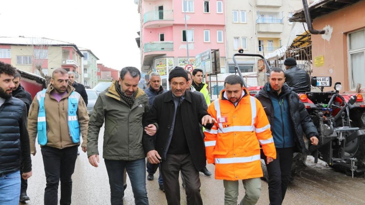 Elazığ Belediye Başkanı Şahin Şerifoğulları Malatya’da Depremzedelerle Bir Araya Geldi
