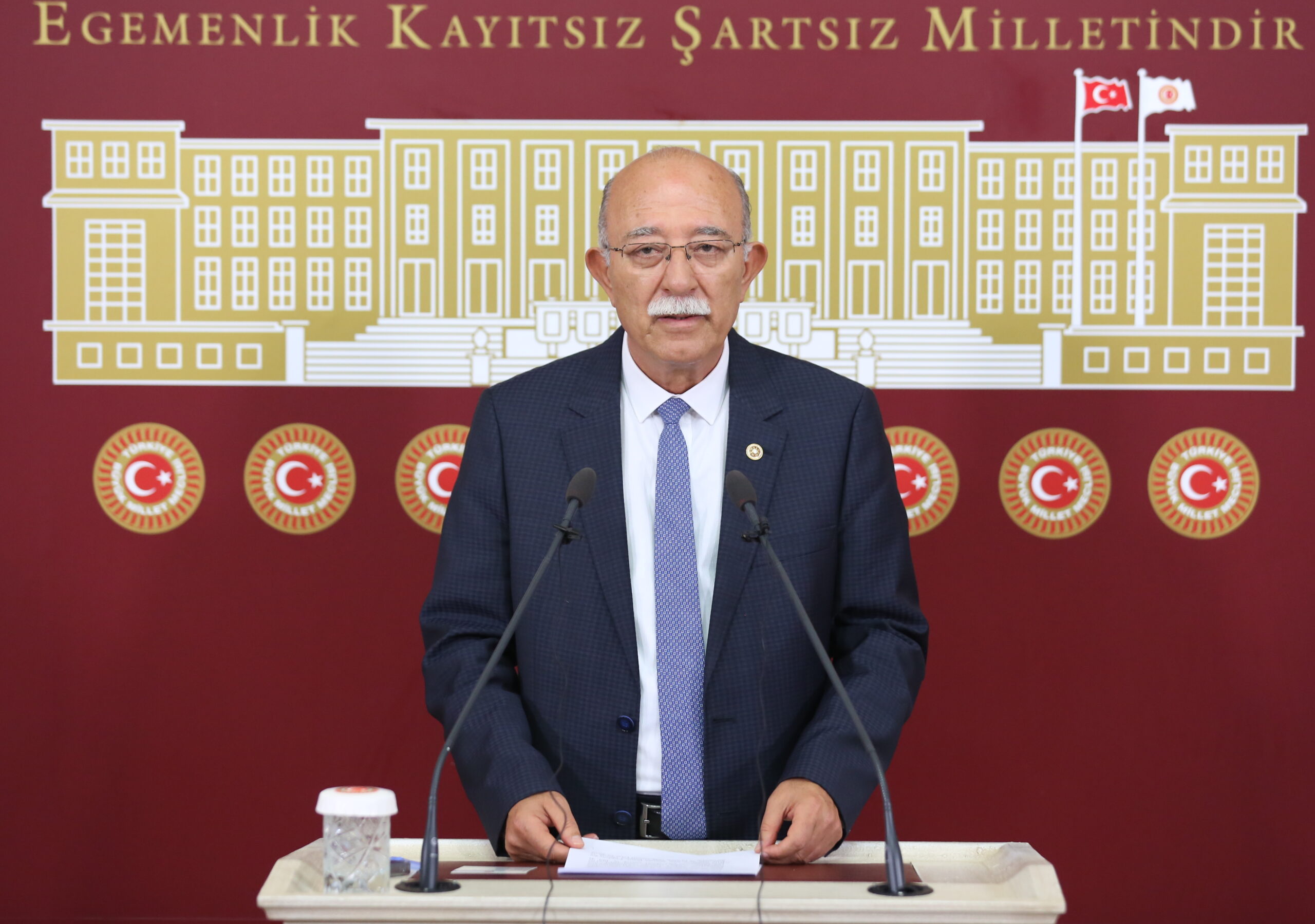 EN DÜŞÜK EMEKLİ MAAŞI ASGARİ ÜCRETTEN AZ OLMASIN!